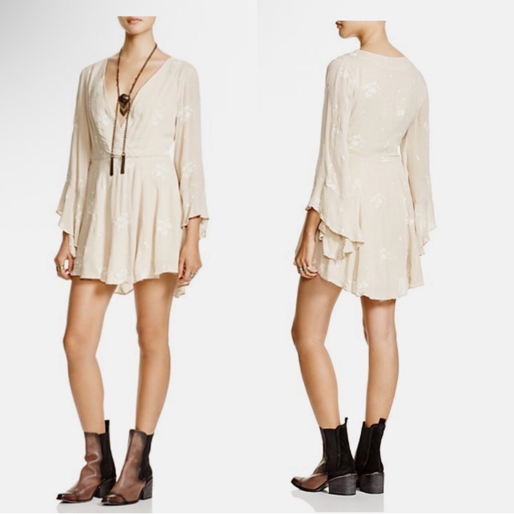 Free people Elegant Cream embroidered mini Dress, V-neck, size 0